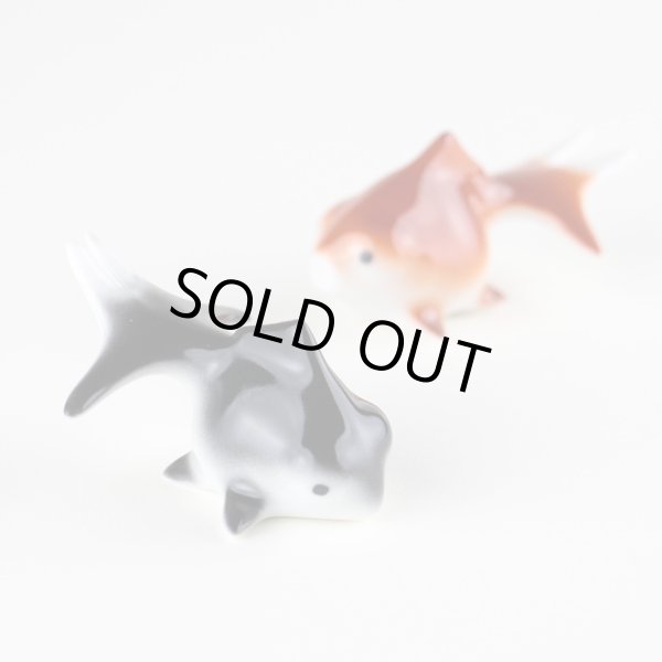 画像2: 出目金(黒/赤)ペアー 置物 (2)