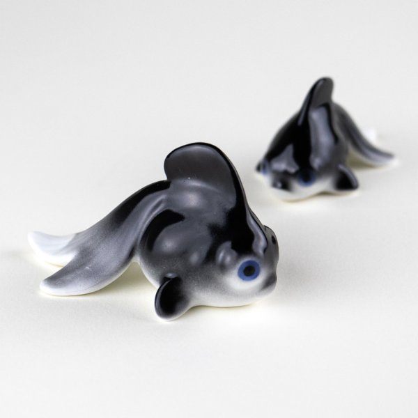 画像2: 金魚(黒/黒)ペアー 置物 (2)