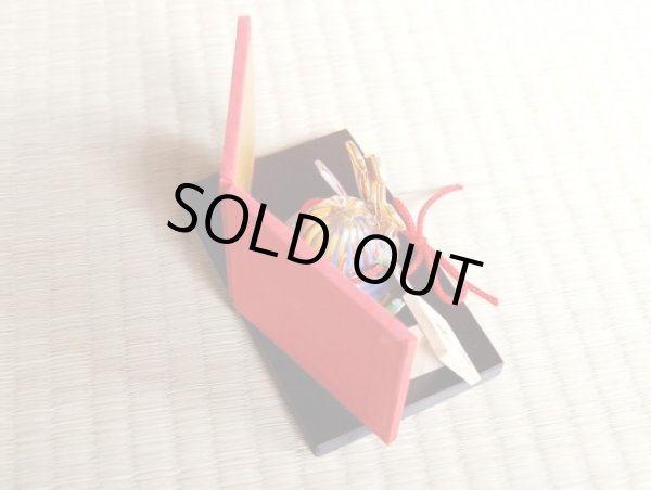 画像2: 壮士 かぶと置物（屏風/木台 付） ※ミニサイズの置物です (2)