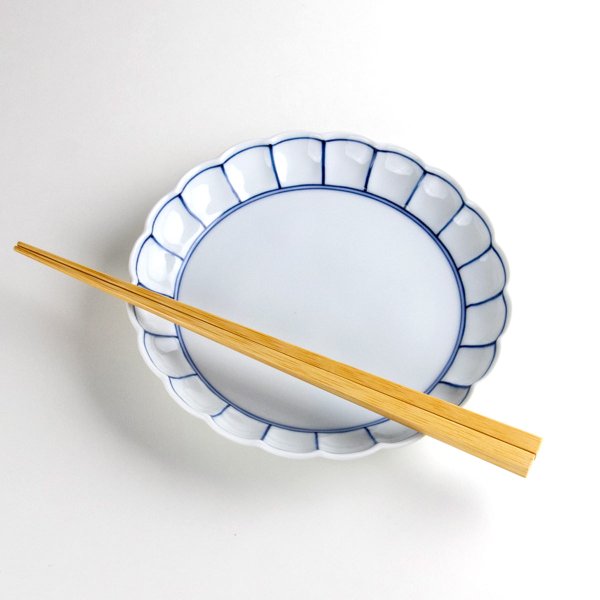 画像5: 染付ふちどり線 菊割5寸皿 (5)