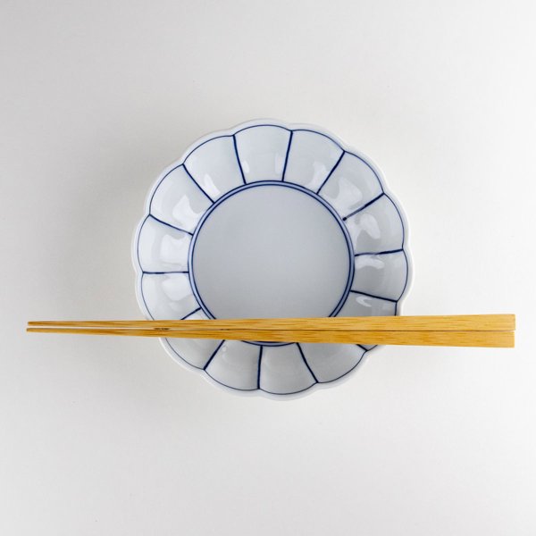 画像6: 染付ふちどり線 菊割小鉢 (6)