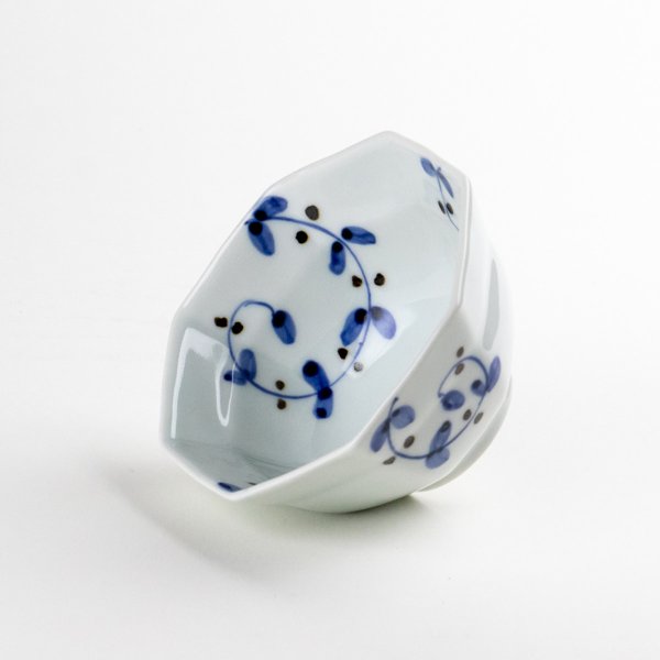 画像6: 染付サビ唐草 八角小鉢 (6)