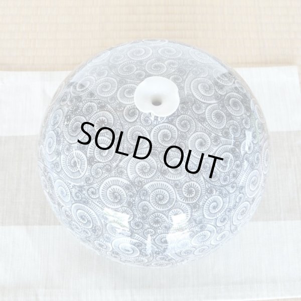 画像2: 染付蛸唐草 丸壷 真右エ門窯 初代真右衛門 作 (2)