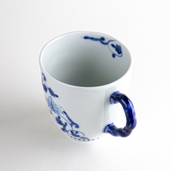 画像4: 【名入れ・名前入り】花帯唐草(青) マグカップ (4)
