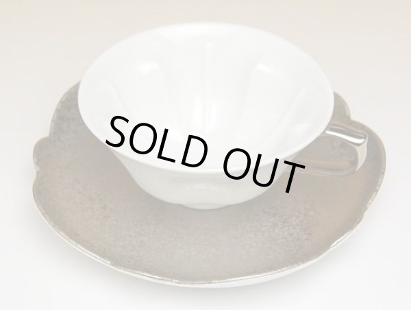 画像3: 白磁銀箔 桜ティーカップ碗皿 (3)