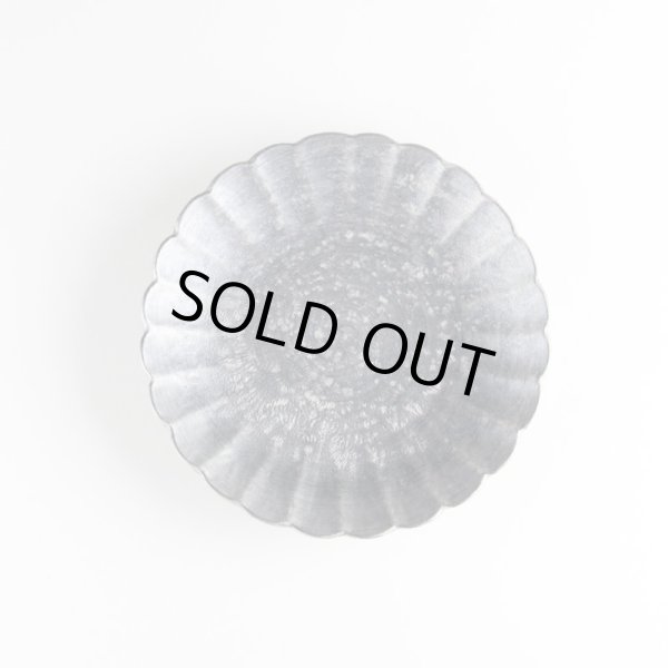 画像2: 銀化粧 菊割4.5寸皿 (2)