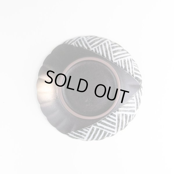 画像3: 金彩地紋 菊割4.5寸皿 (3)