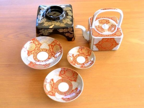 画像2: 赤地金彩菊華紋 お屠蘇揃い (2)