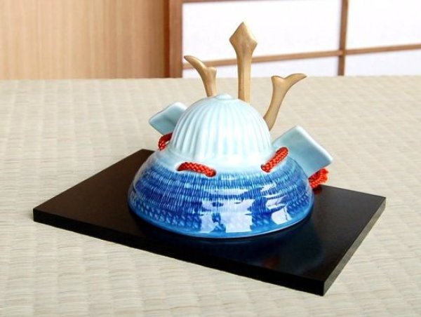 画像2: 勇 かぶと置物(弓・太刀/屏風/木台 付) (2)