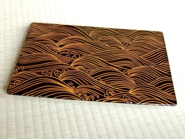 画像3: 勇 かぶと置物(黒彩有田焼台/弓・太刀/屏風 付) (3)