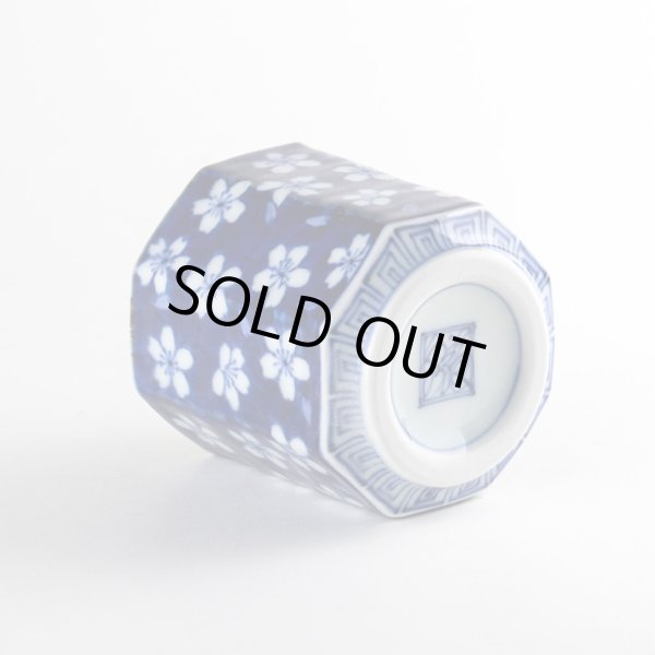 画像4: 染付桜濃 面取湯呑(木箱入) (4)