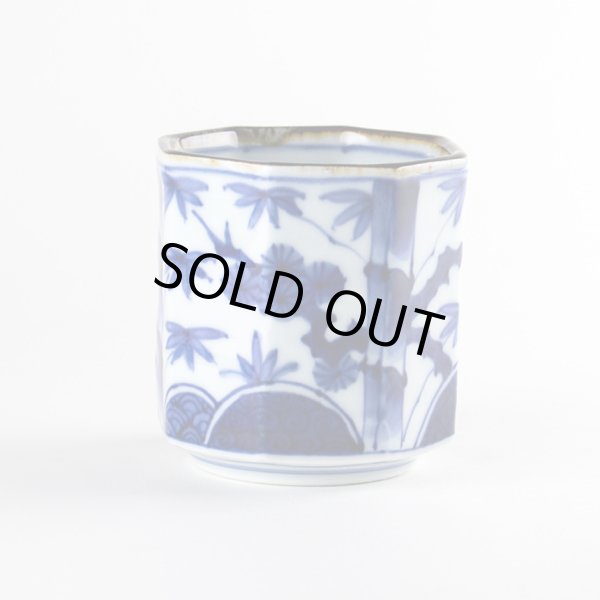 画像2: 染付竹間取松竹梅 面取湯呑(木箱入) (2)