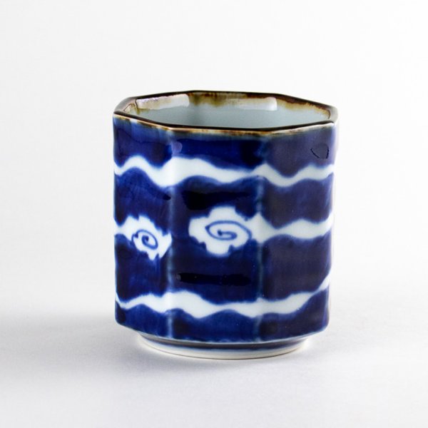 画像3: 染付雲兎 面取湯呑(木箱入) (3)