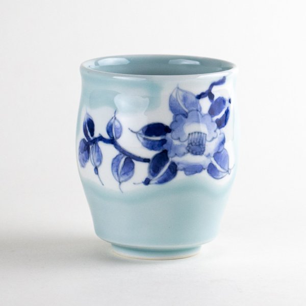 画像2: 【名入れ・名前入り】青磁山茶花 湯呑(木箱入り) (2)