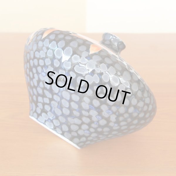 画像7: 鉄釉金魚絵 小花瓶 藤井錦彩 作 (7)