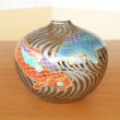 画像2: プラチナ流水 鯉絵 小花瓶 藤井錦彩 作 (2)