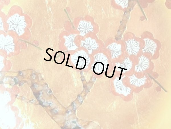 画像2: 金襴手（金箔）梅 ６寸飾皿（19cm）（皿立 / 木箱付） (2)