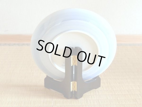 画像3: 金襴手（金箔）梅 ６寸飾皿（19cm）（皿立 / 木箱付） (3)