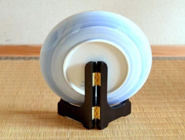 画像3: 金襴手(金箔)松 6寸飾皿(19cm)(皿立 / 木箱付) (3)