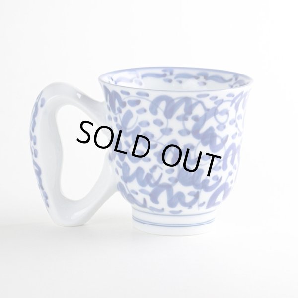 画像2: 持ちやすい！淡彩唐草 ビッグハンドルマグカップ (2)