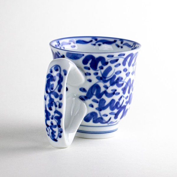 画像3: 持ちやすい!淡彩唐草 ビッグハンドルマグカップ (3)