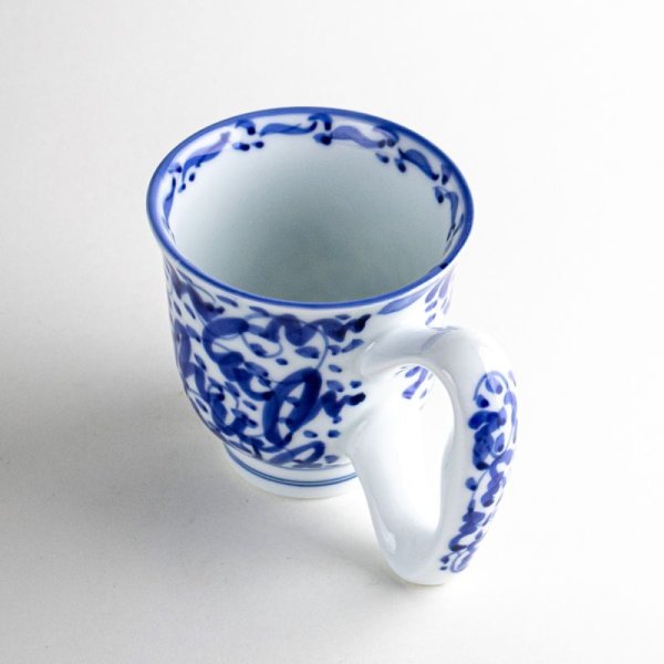 画像4: 持ちやすい!淡彩唐草 ビッグハンドルマグカップ (4)
