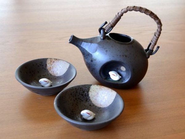 画像2: 月見うさぎ 半酒器セット（木箱入） (2)
