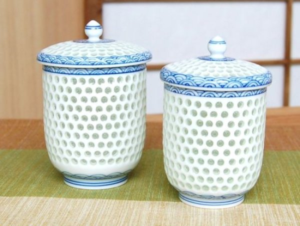 画像2: 水晶彫青海波 （ペア）蓋付湯呑（木箱入） (2)