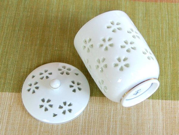 画像3: 水晶彫花詰 （小）蓋付き湯呑 (3)