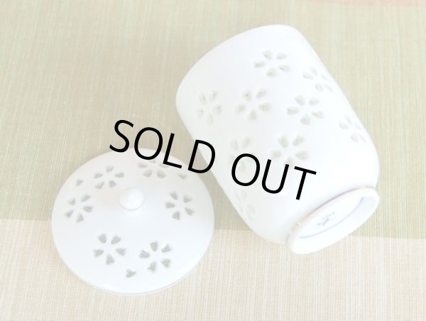 画像4: 水晶彫花詰 （ペア）蓋付湯呑（木箱入） (4)