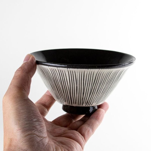 画像5: 線彫り(黒)茶碗 (5)