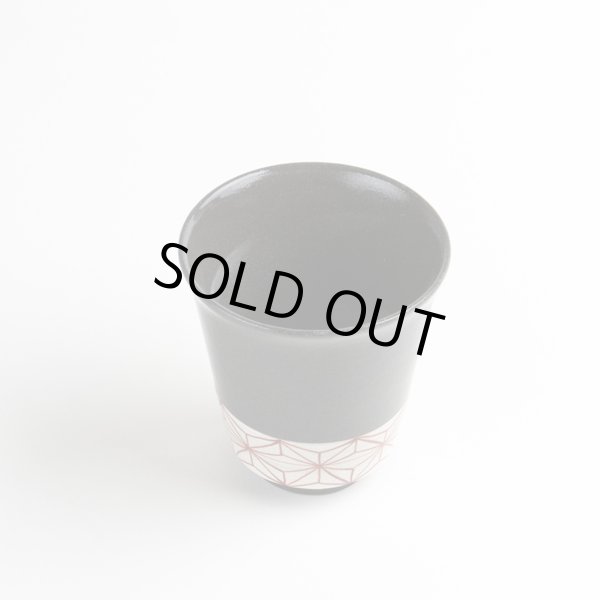 画像2: 【名入れ・名前入り】絵麻（赤） 湯呑 (2)