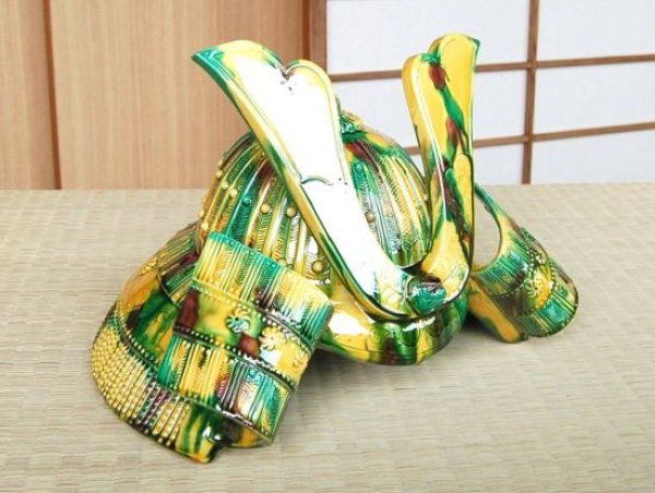 画像3: 【作家物】三彩(特大) かぶと置物(屏風/木台 付) 横石嘉助 作 (3)