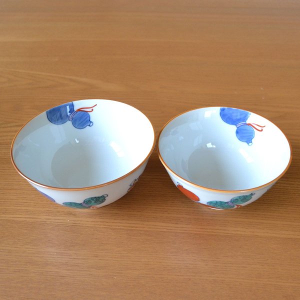 画像4: 還暦祝い 無病息災を願った縁起物ギフト 有田焼 夫婦茶碗 飯碗 ペア 鍋島六瓢 メッセージカード付き・還暦のし付き 木箱入り (4)