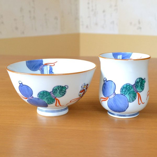 画像3: 還暦祝い 無病息災を願った縁起物ギフト 有田焼 湯呑み 茶碗 飯碗 セット 鍋島六瓢 青 メッセージカード付き・還暦のし付き 木箱入り (3)