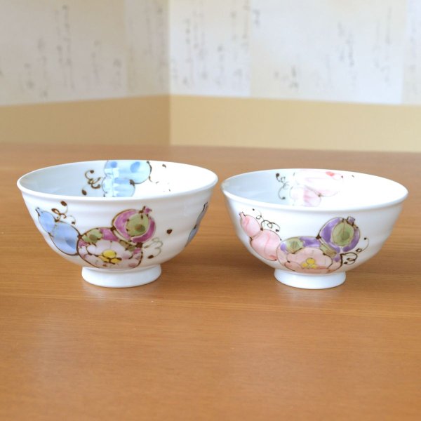 画像3: 古希のお祝い 無病息災を願った縁起物ギフト 有田焼 夫婦茶碗 飯碗 ペア 花六瓢 メッセージカード付き・古希のし付き 木箱入り (3)