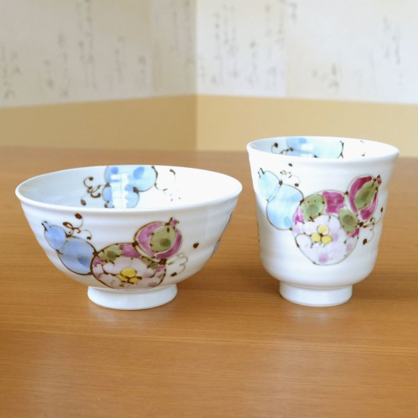 画像4: 喜寿のお祝い 無病息災を願った縁起物ギフト 有田焼 湯呑み 茶碗 飯碗 セット 花六瓢 青 メッセージカード付き・喜寿のし付き 木箱入り (4)