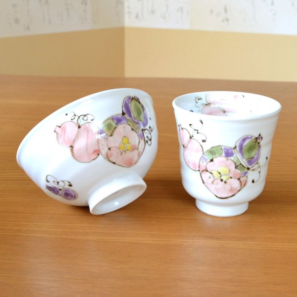 画像3: 喜寿祝い 無病息災を願った縁起物ギフト 有田焼 湯呑み 茶碗 飯碗 セット 花六瓢 赤 メッセージカード付き・喜寿のし付き 木箱入り (3)