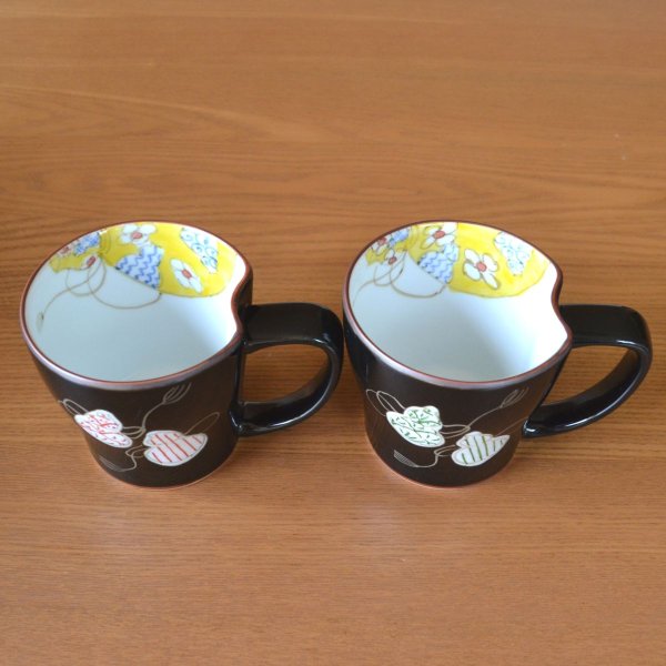 画像4: 喜寿祝い 無病息災を願った縁起物ギフト 有田焼 マグカップ ペア 六瓢色彩 メッセージカード付き・喜寿のし付き 木箱入り (4)