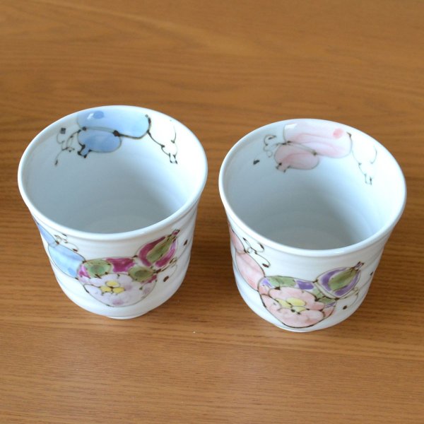 画像5: 傘寿 プレゼント 無病息災を願った縁起物ギフト 有田焼 湯呑み ペア 夫婦湯呑 花六瓢 メッセージカード付き・傘寿のし付き 木箱入り (5)