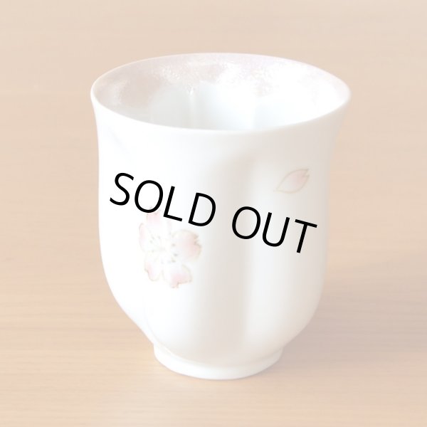 画像3: 卒寿祝い 女性 プレゼント 桜の花びら形になる 湯呑み 有田焼 舞さくら ピンク メッセージカード付き 卒寿のし付き 長寿の木箱入り (3)