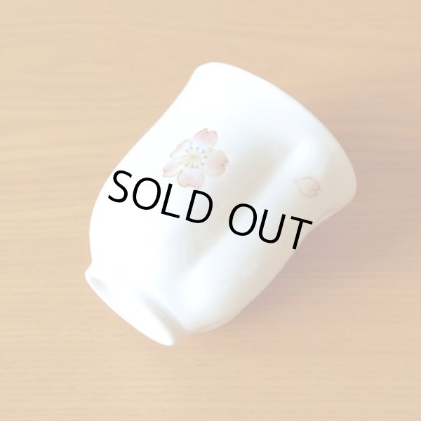 画像5: 卒寿祝い 女性 プレゼント 桜の花びら形になる 湯呑み 有田焼 舞さくら ピンク メッセージカード付き 卒寿のし付き 長寿の木箱入り (5)