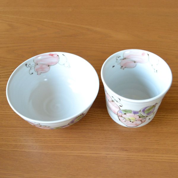 画像5: 卒寿 プレゼント 無病息災を願った縁起物ギフト 有田焼 湯呑み 茶碗 飯碗 セット 花六瓢 赤 メッセージカード付き・卒寿のし付き 木箱入り (5)