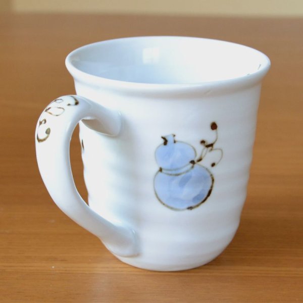 画像4: 白寿お祝い 99歳 マグカップ 無病息災を願った縁起物ギフト 有田焼 花六瓢 青 白寿熨斗・メッセージカード付き 木箱入り (4)