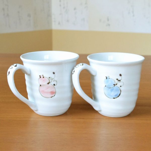 画像4: 白寿お祝い 99歳 無病息災を願った縁起物ギフト 有田焼 マグカップ ペア 花六瓢 白寿熨斗・メッセージカード付き 木箱入り (4)