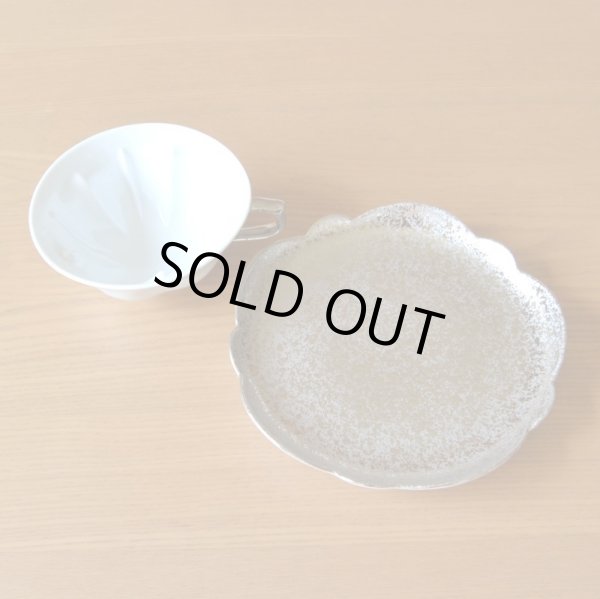 画像7: 銀婚式 プレゼント 有田焼 桜の形が浮かび上がる カップ＆ソーサー ペアー 銀彩 桜ティーカップ碗皿 のし・メッセージカード付き 化粧箱入り (7)