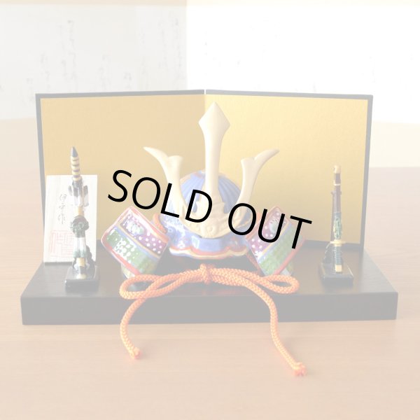 画像2: 日本のお土産 おみやげ 海外へのおみやげ 日本人形 侍 兜 かぶと 伝統工芸品 有田焼 勇将 置物 飾り オブジェ 陶器 日本製 (2)