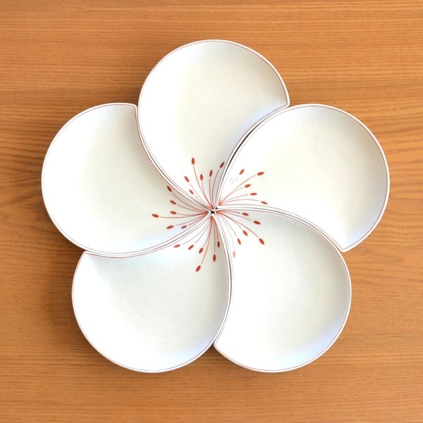 画像3: 日本のお土産 おみやげ 海外へのおみやげ 伝統工芸品 食器 有田焼 梅花びら白 和皿 セット 陶器 日本製 (3)