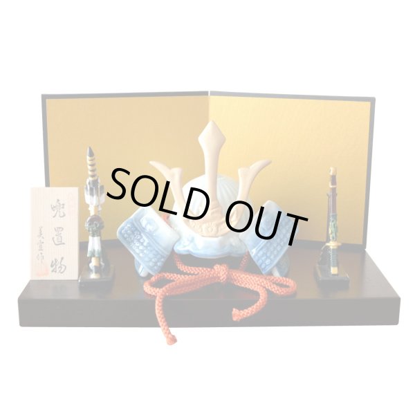 画像1: 日本のお土産 おみやげ 海外へのおみやげ 日本人形 侍 兜 かぶと 伝統工芸品 有田焼 勇 置物 飾り オブジェ 陶器 日本製 (1)