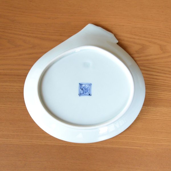 画像5: 開店祝い 開業祝い コンパクト 置物 飾り皿 絵皿 スタンド付き 有田焼 招福 縁起物 長寿 鶴亀紋 21.3cm 福袋皿 木箱入り 御祝い熨斗付き (5)